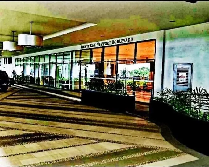 81 Newport Boulevard -Across Naia Terminal 3 Manila Apartman